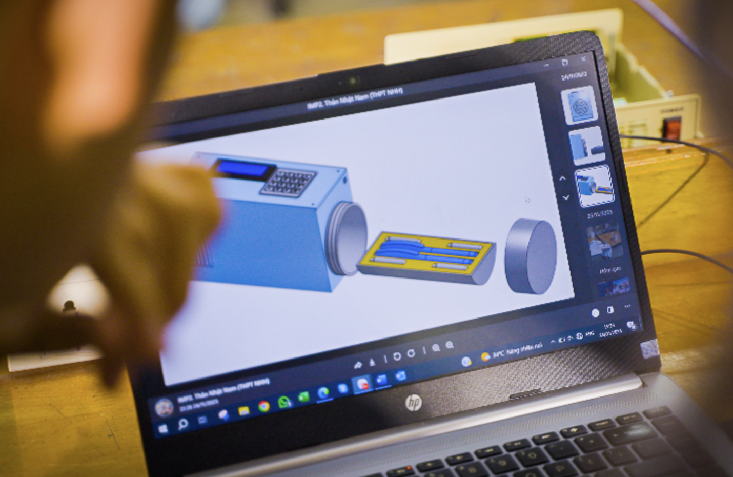 Portable injectable medication storage box 