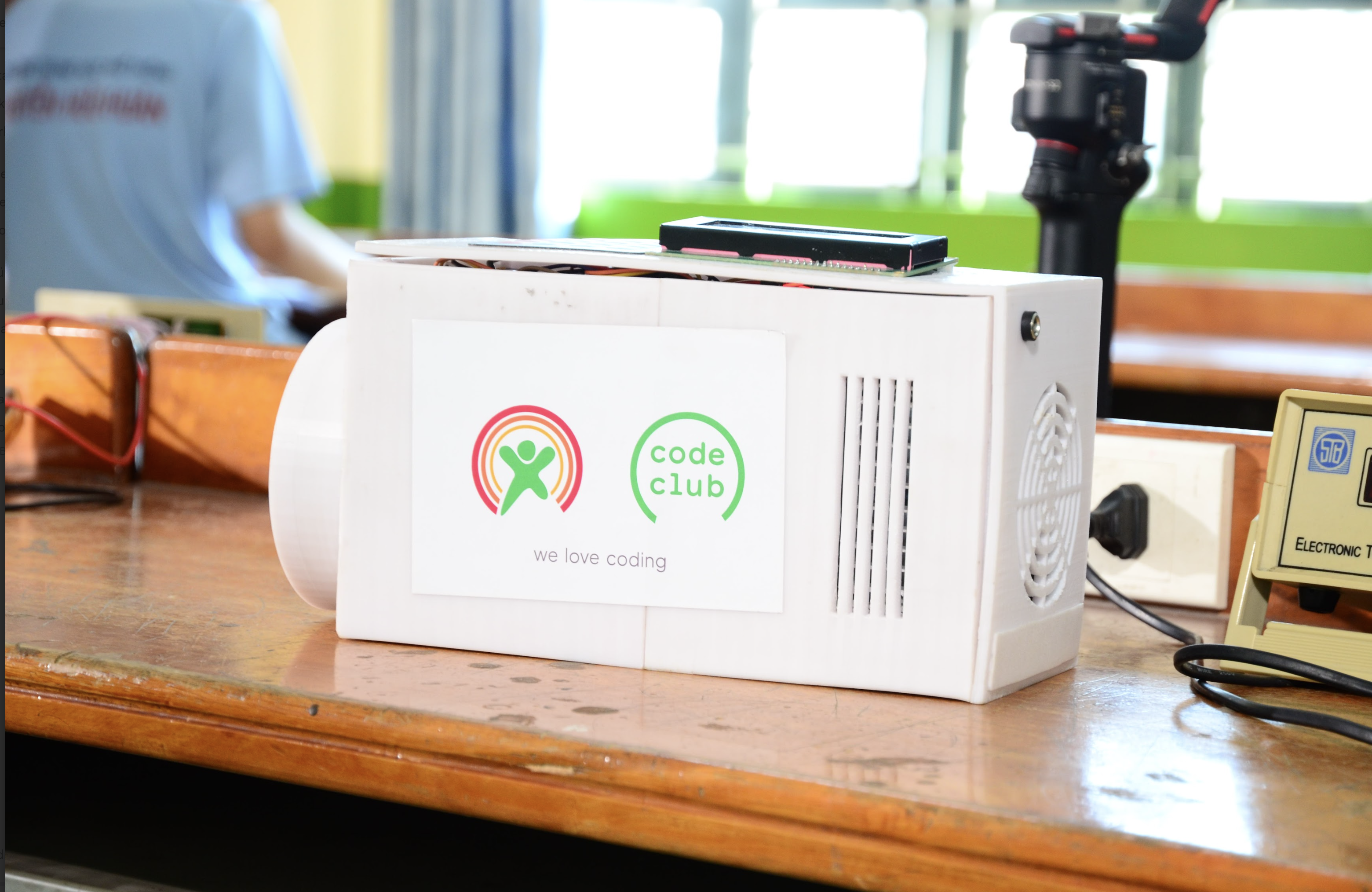 Portable injectable medication storage box 